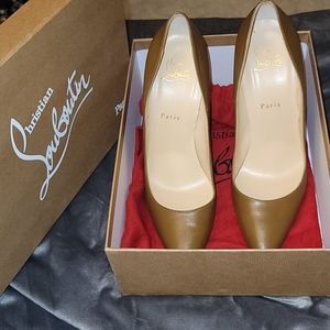 Christian Louboutin Nude pumps